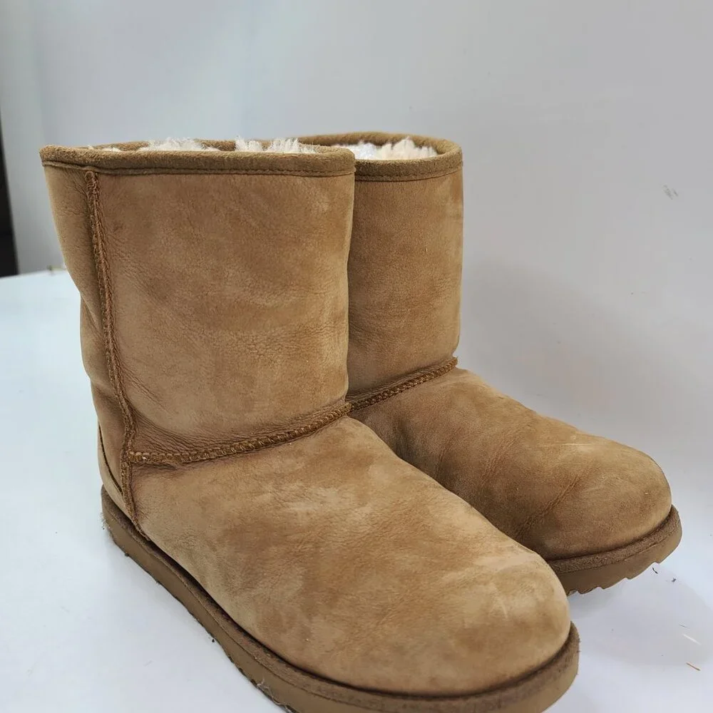 UGG Women's Chestnut Brown 1019646K Classic II Suede Weather Winter Boots Size 5
